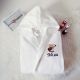 Halat alb cu gluga personalizat